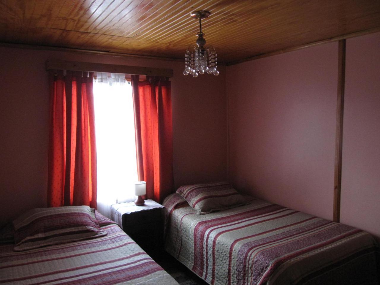 Hospedaje Los Cipreses Coyhaique Exteriör bild